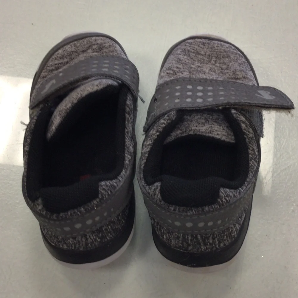 See Kai Run Kids Gray Athletic Shoes boys 6